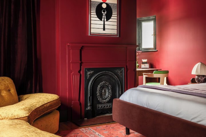 Room 16 of 33