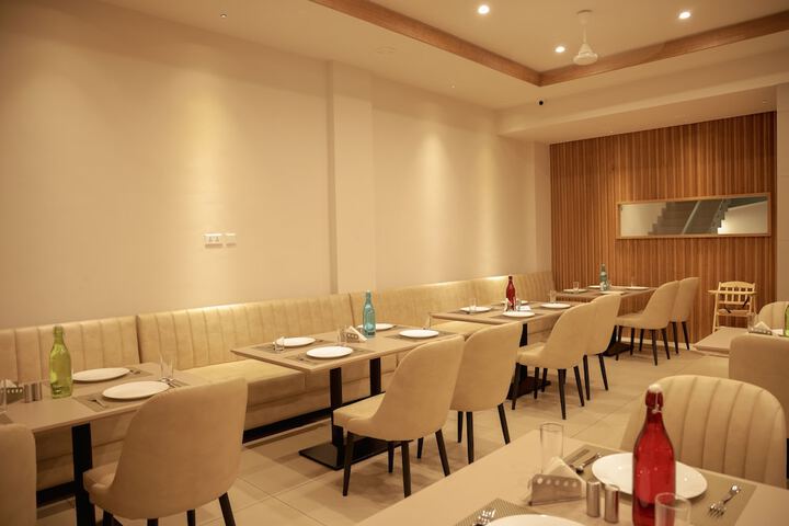 Dining 24 of 45