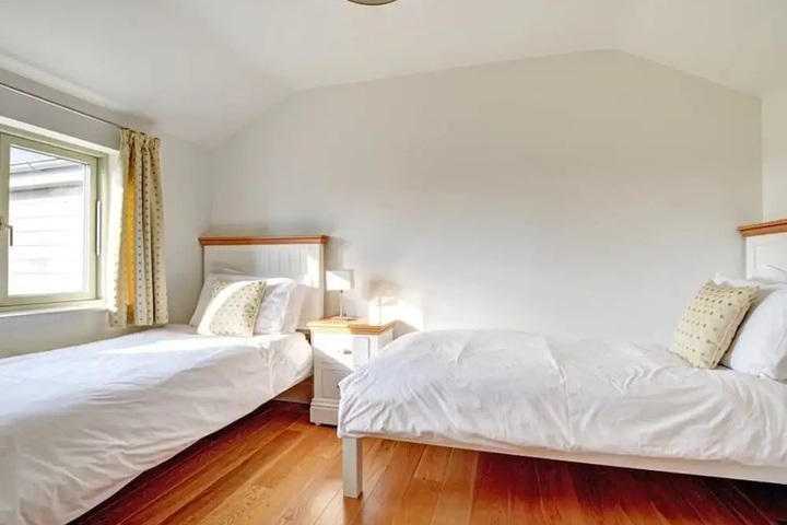 Room 5 of 14