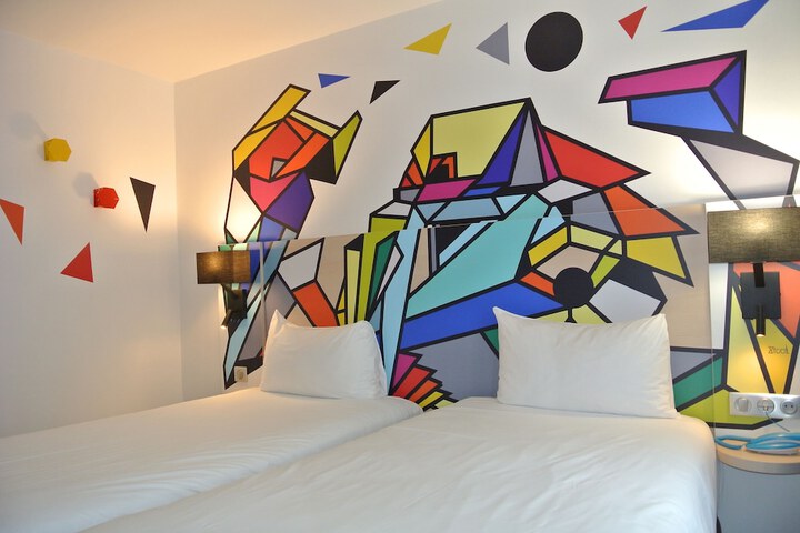 Room 6 of 62