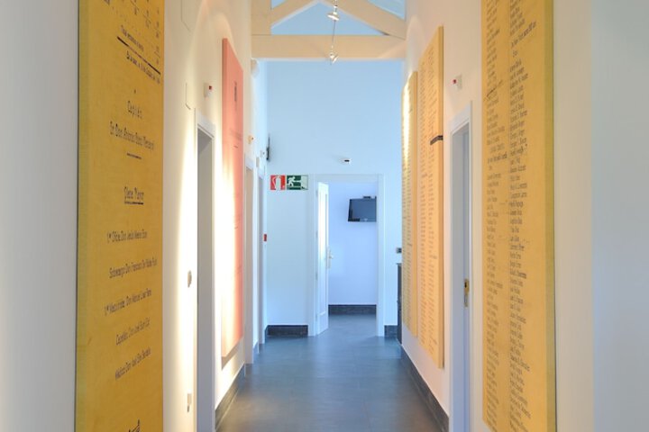 Ballroom/Hall 26 of 32