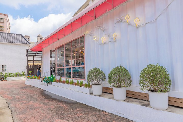 Hero Image 1 of 118
