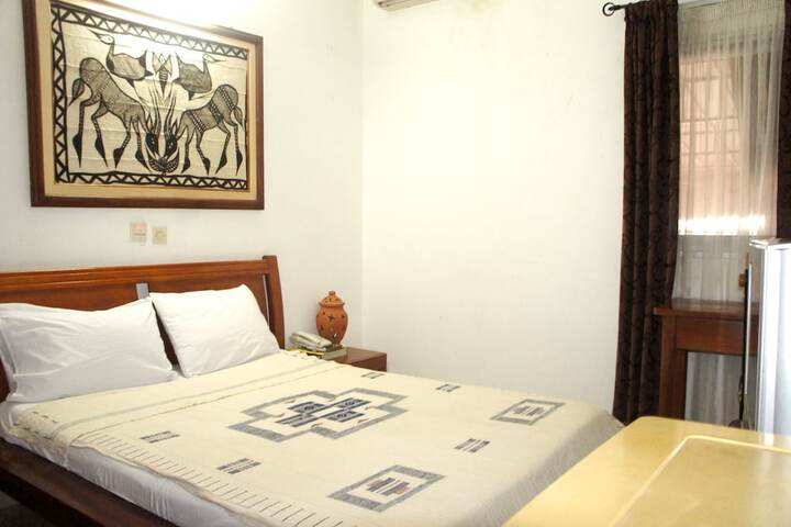 Room 18 of 130