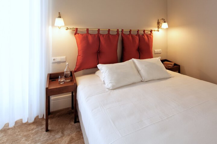 Room 10 of 80