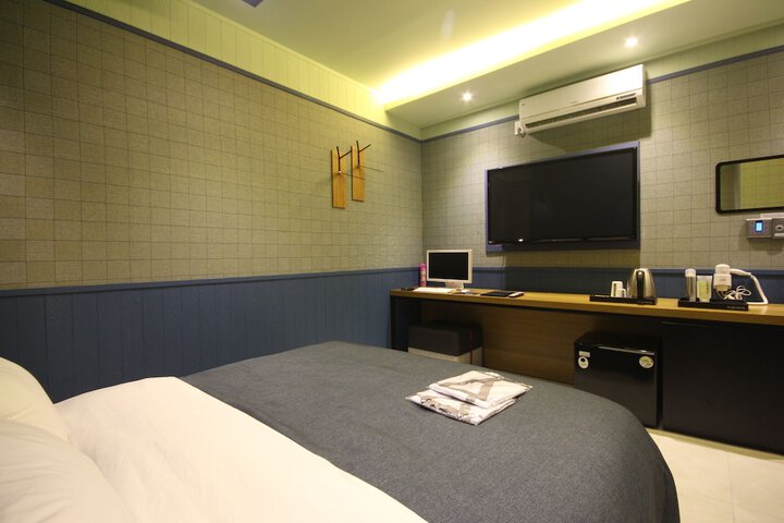 Room 19 of 177