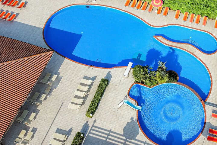 Hotel Pool