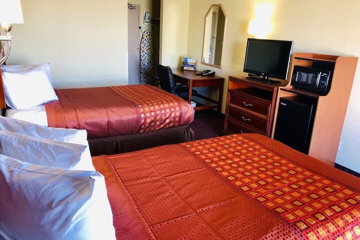 1 Queen Bed (4 of 5)