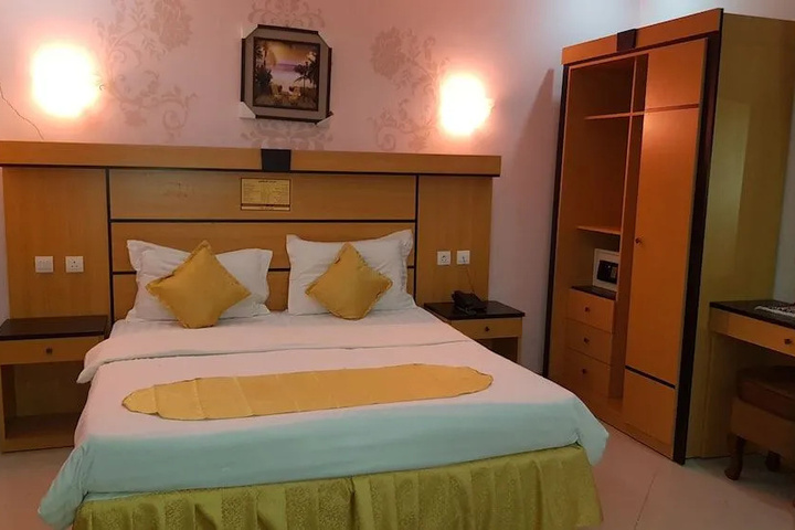 Room 7 of 17