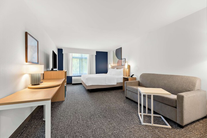 Room 16 of 38