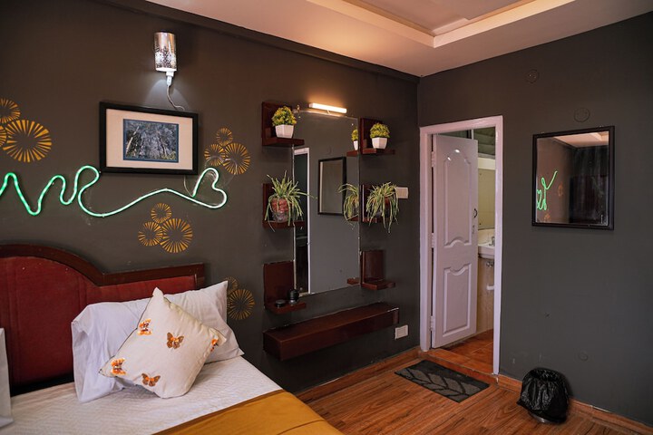 Room 13 of 27