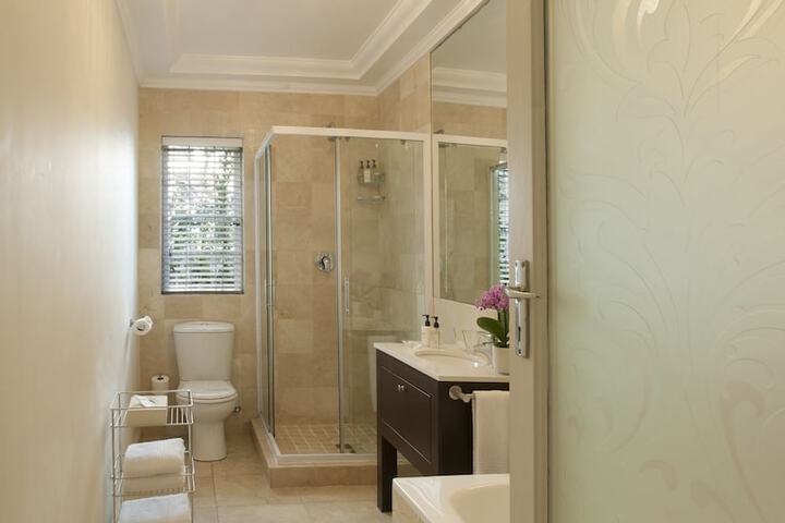 Room 2 of 62
