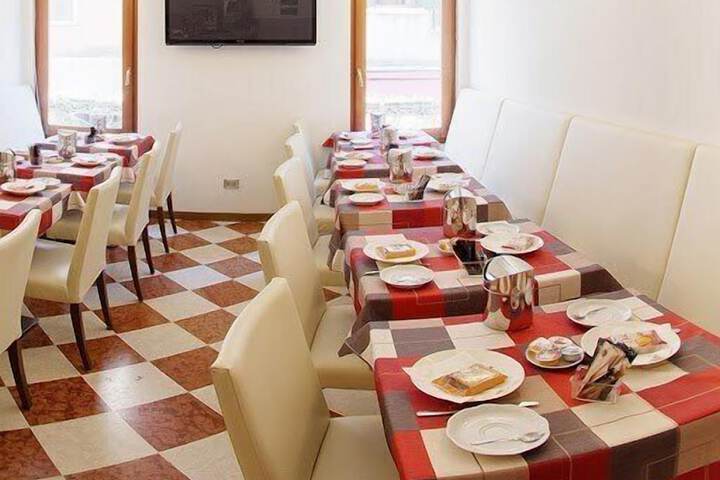 Breakfast area
