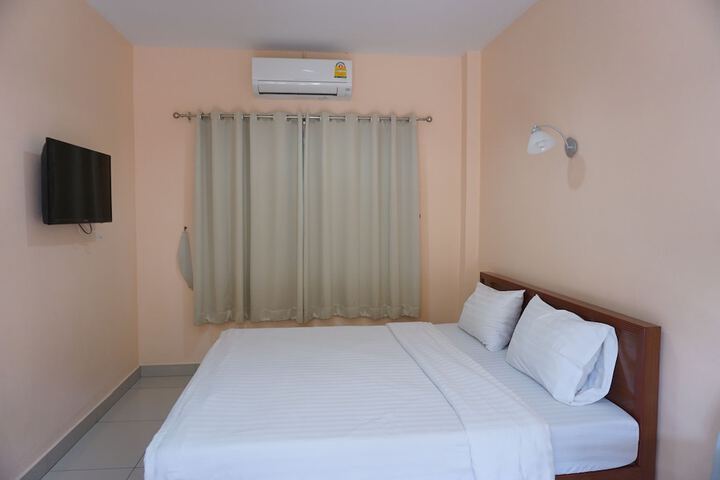 Room 8 of 38
