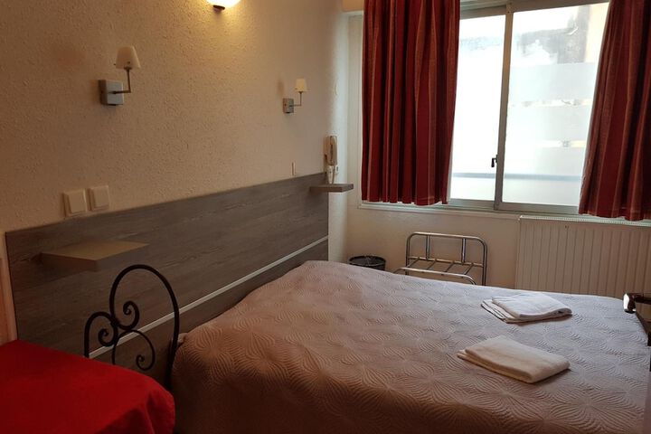 Room 27 of 69