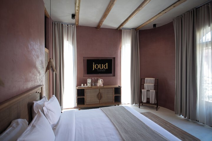 Room 15 of 136