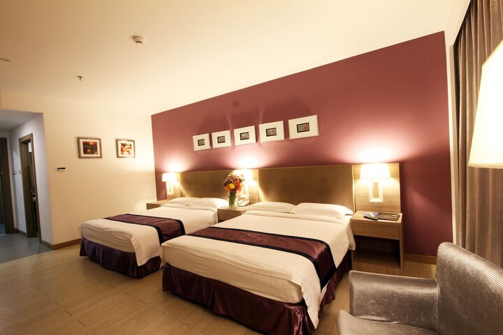 Room 14 of 90