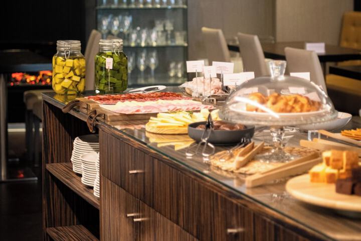Breakfast/Coffee Service 98 of 110