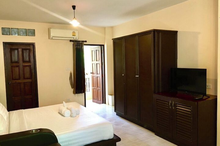 Room 6 of 25
