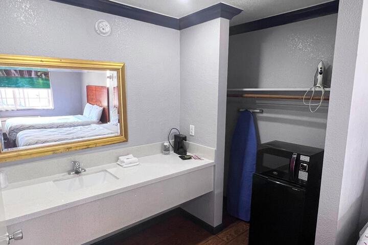 2 Double Beds