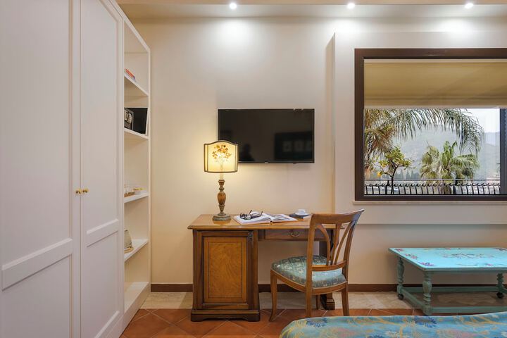 Room 34 of 111