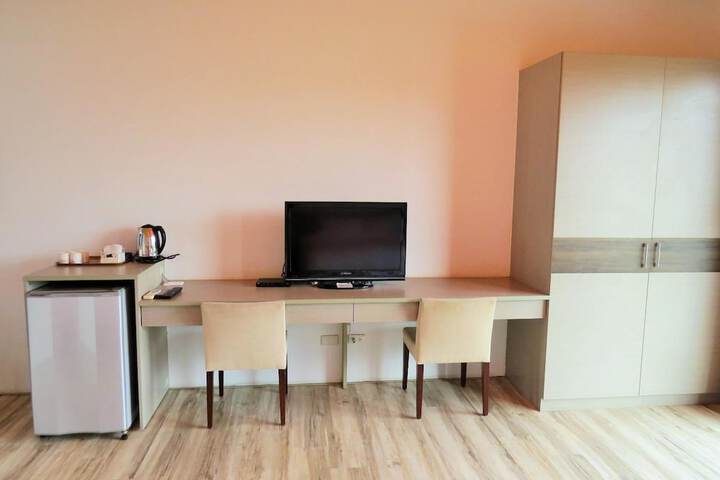 Room 11 of 80