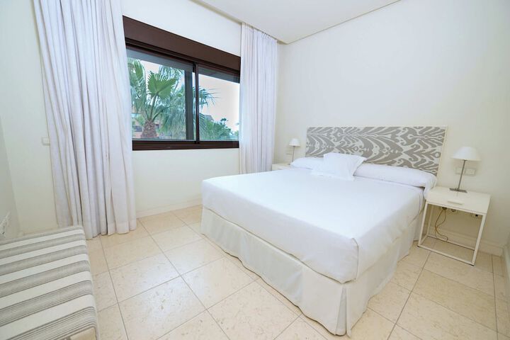 Room 27 of 192