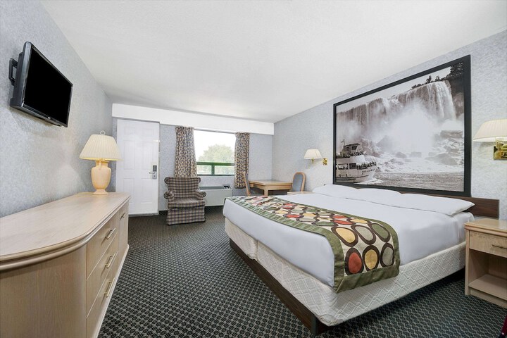 2 Queen Beds (8 of 11)