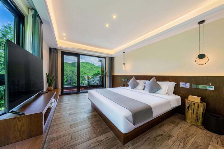 Room 2 of 95