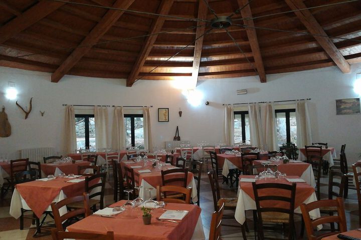 Dining 8 of 17