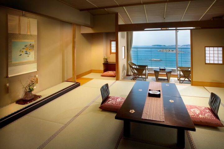 Room 4 of 40