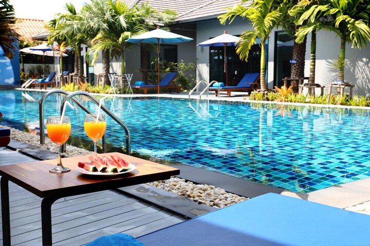 Pool Hotel