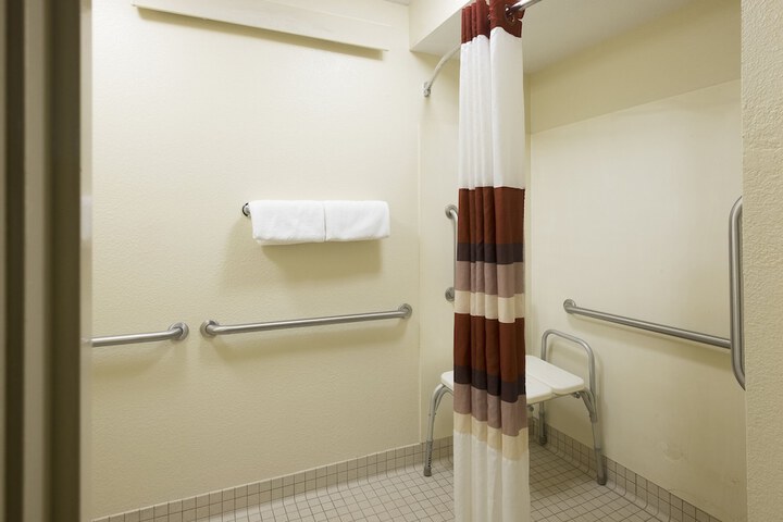 ADA Accessible Standard King (8 of 23)