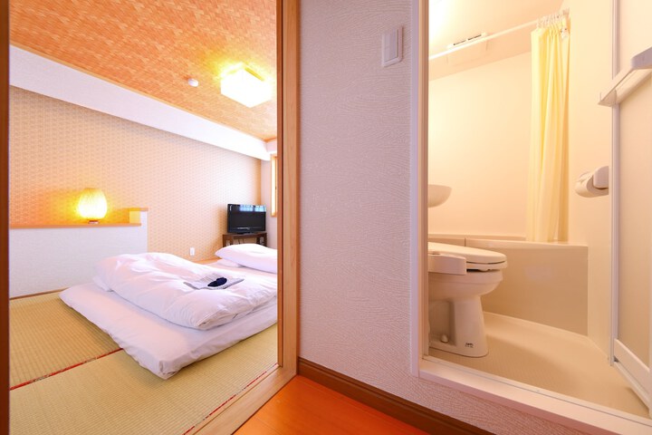 Room 12 of 25