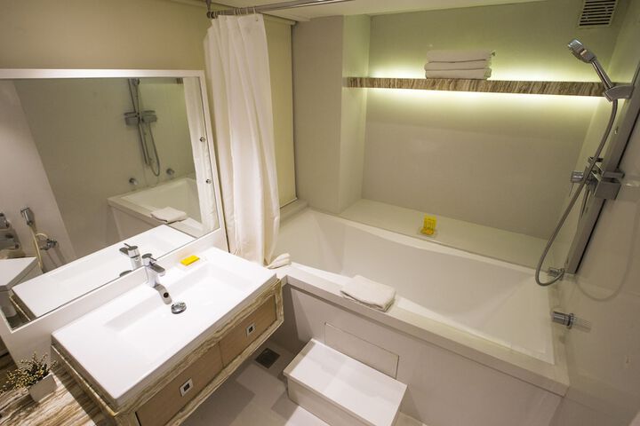Room 9 of 29
