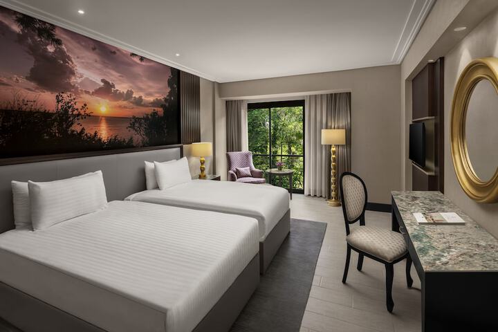 Room 4 of 76