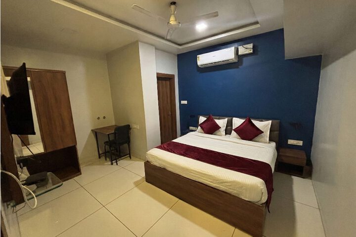 Room 14 of 25
