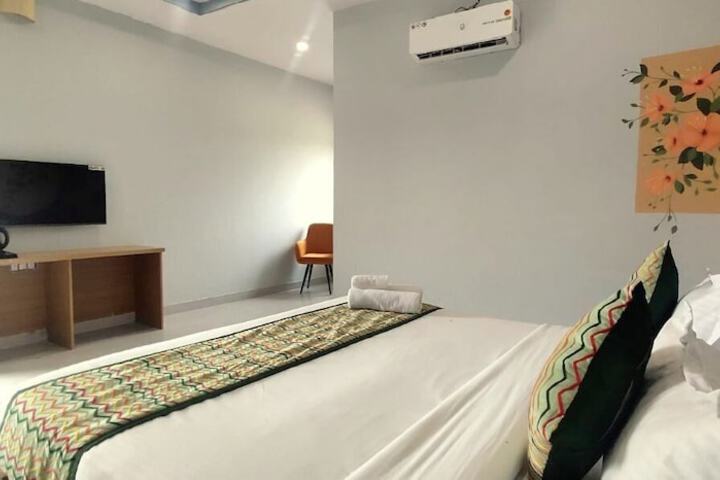 Room 52 of 114