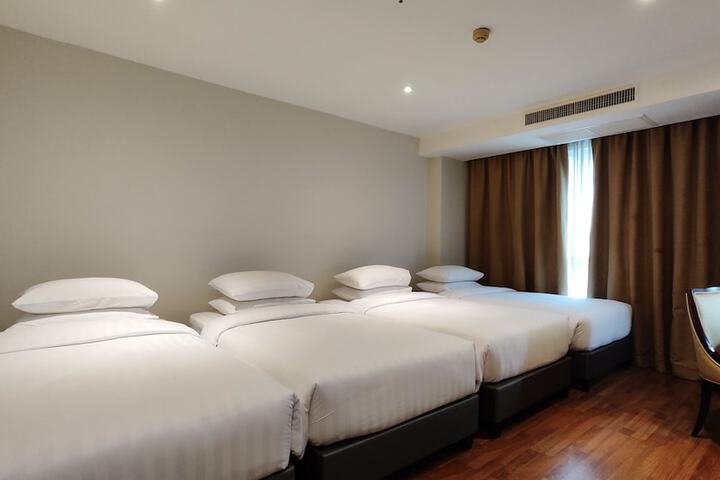Room 18 of 109