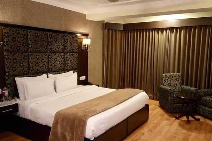 Room 13 of 26