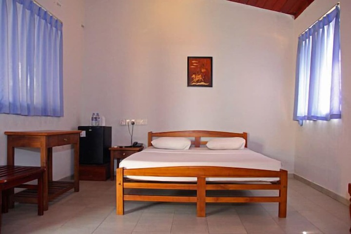 Room 3 of 43