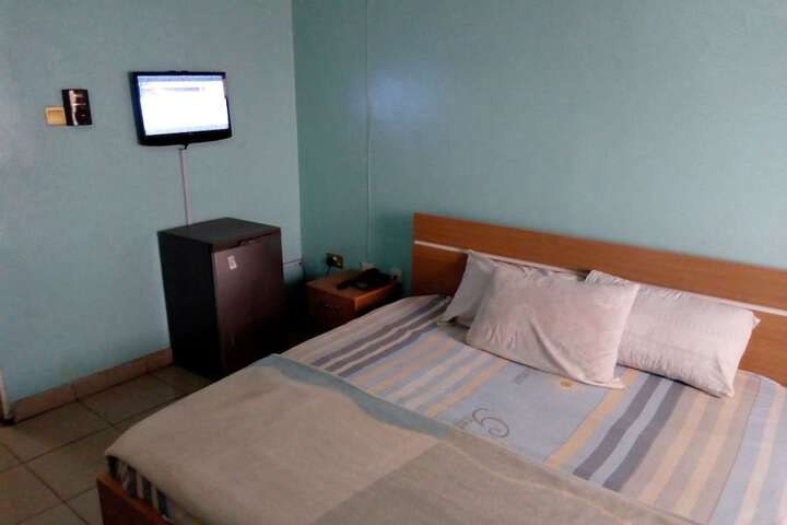 Room 4 of 17