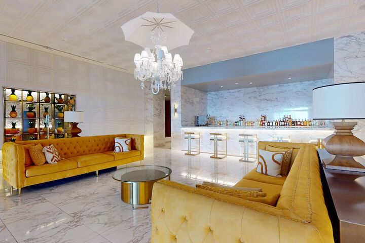 Lounge 182 of 271