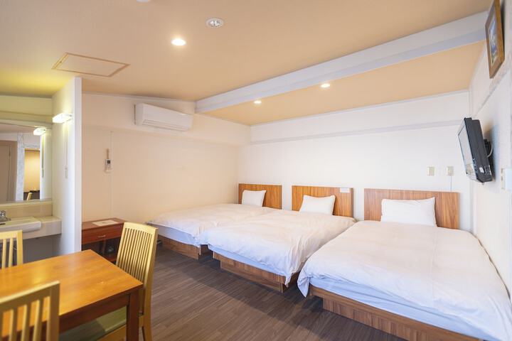 Room 17 of 128