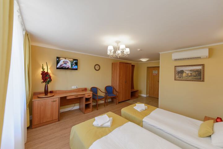 Room 16 of 72