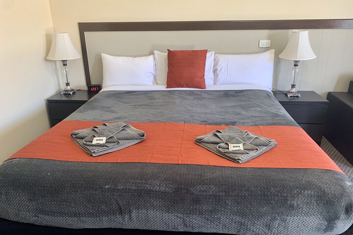 Room 4 of 55