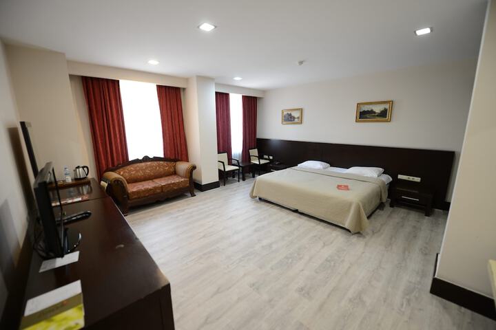 Room 10 of 48