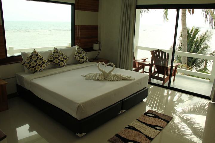 Room 12 of 116