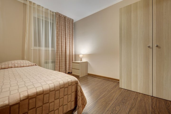 Room 8 of 79