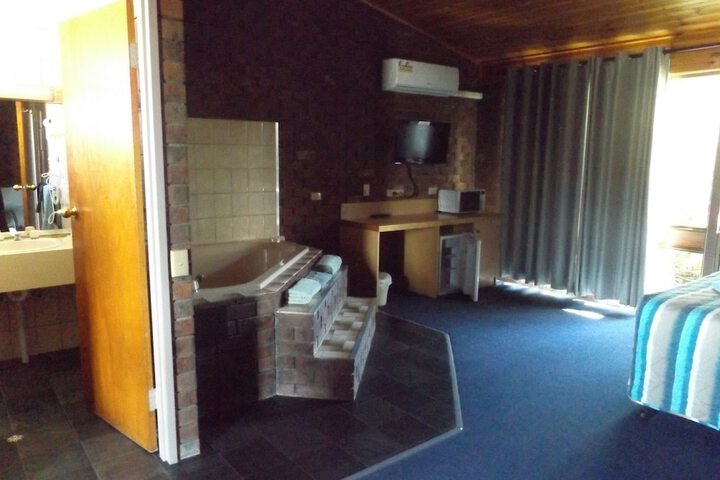 Room 8 of 50