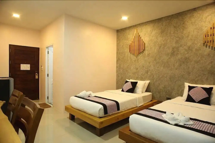 Room 6 of 14